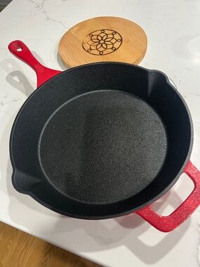10-inch kitchen HQ cast-iron nonstick skillet with trivet